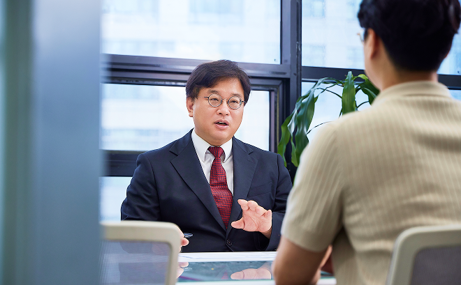 의뢰인의 눈높이에 맞춘 상담으로 신뢰를 주는 상담가